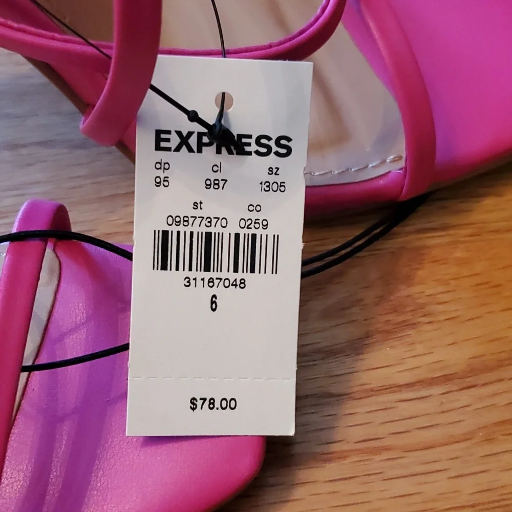 Express neon fuchsia strappy block-heel sandals. square toe Size 6 NWT - Picture 3 of 5
